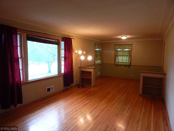 2nd image of 7666 Van Buren St NE
