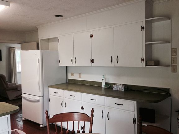 3rd image of 2601 Oakland Dr NW