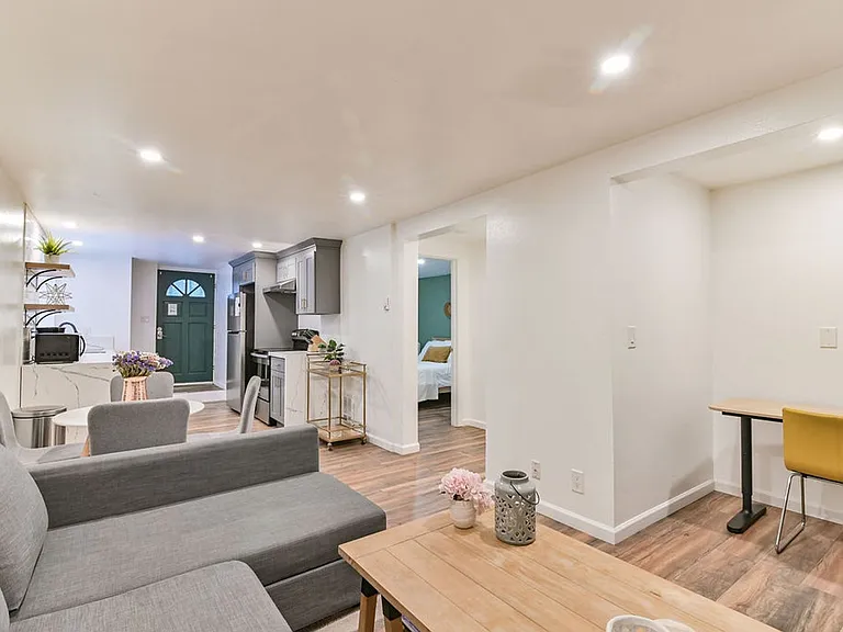 823 Nob Hill Ave N — Photo 7