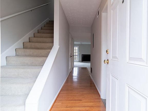 3rd image of 6437 Stone Way