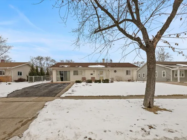 660 Flagstaff Ln, Hoffman Estates, IL 60169