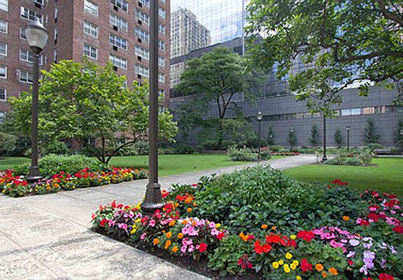3rd image of 30 W 60th St APT 4U