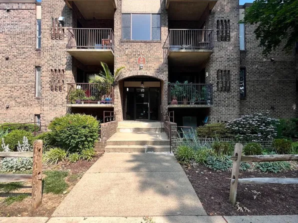17 Silverwood Cir APT 1, Annapolis, MD 21403