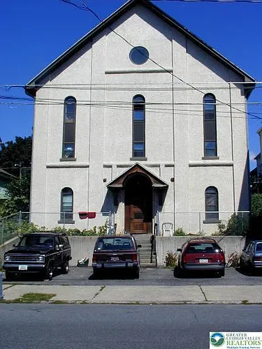 709 Front St Photo 1