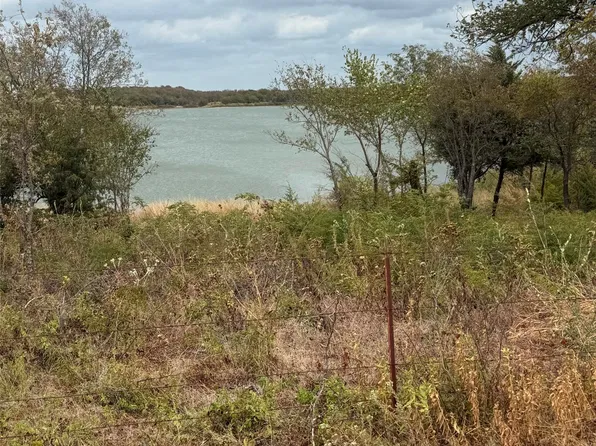 1021 Waters Edge Dr, Sanger, TX 76266