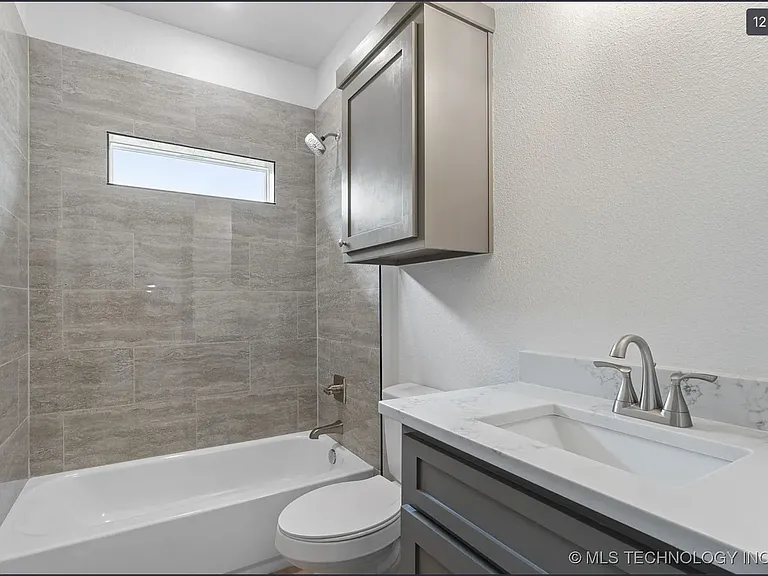 84 Michael Ave — Photo 35