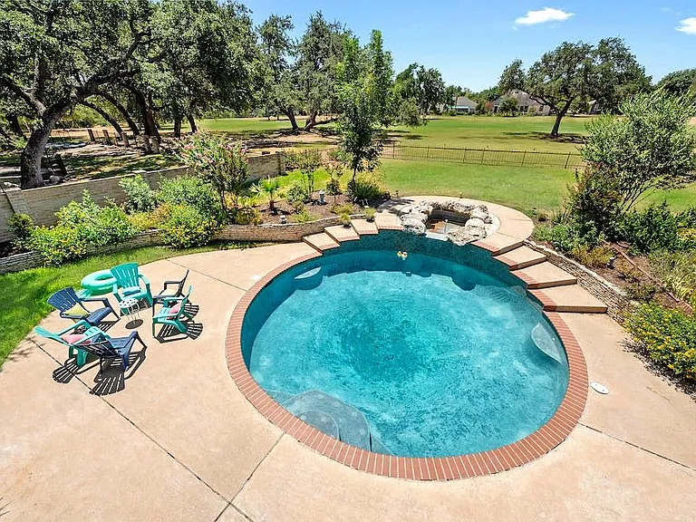 1207 Lakeway Dr — Photo 37