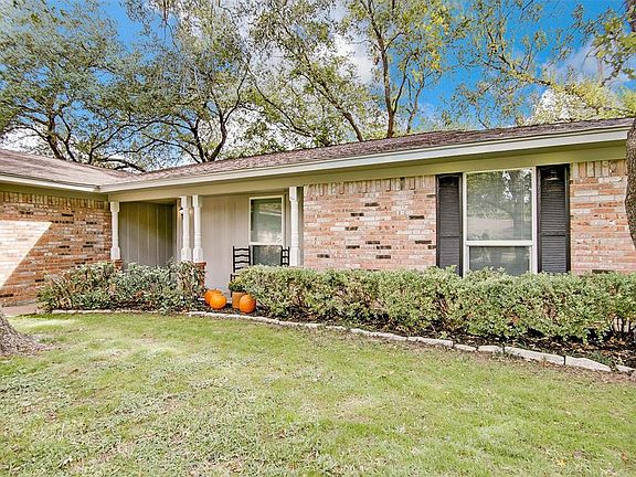 3rd image of 801 Cherry Laurel Ln