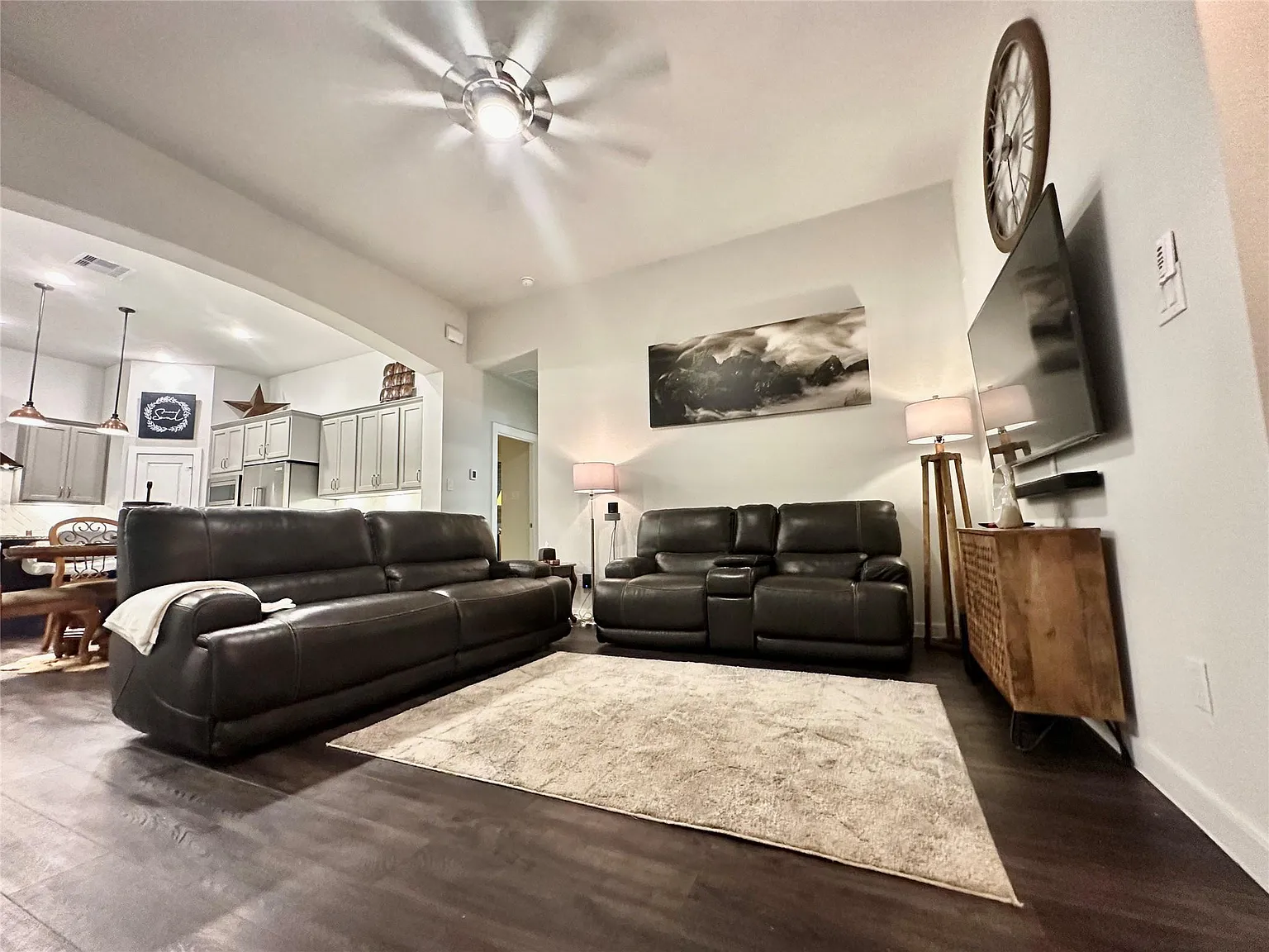 3 bed, 2.0 bath, 1616 sqft, $3,450 — Photo 4