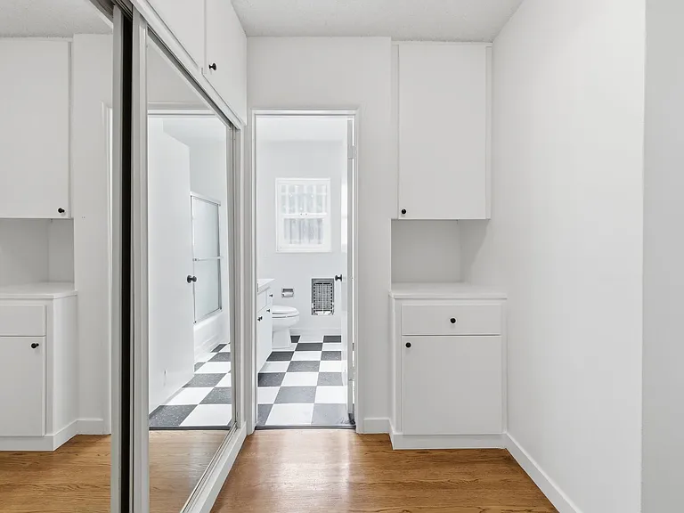 1721 E Appleton St — Photo 13