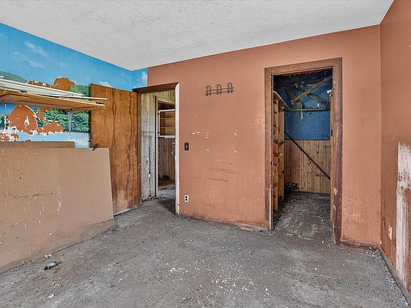 9th image of 2429 W Huron Line Rd