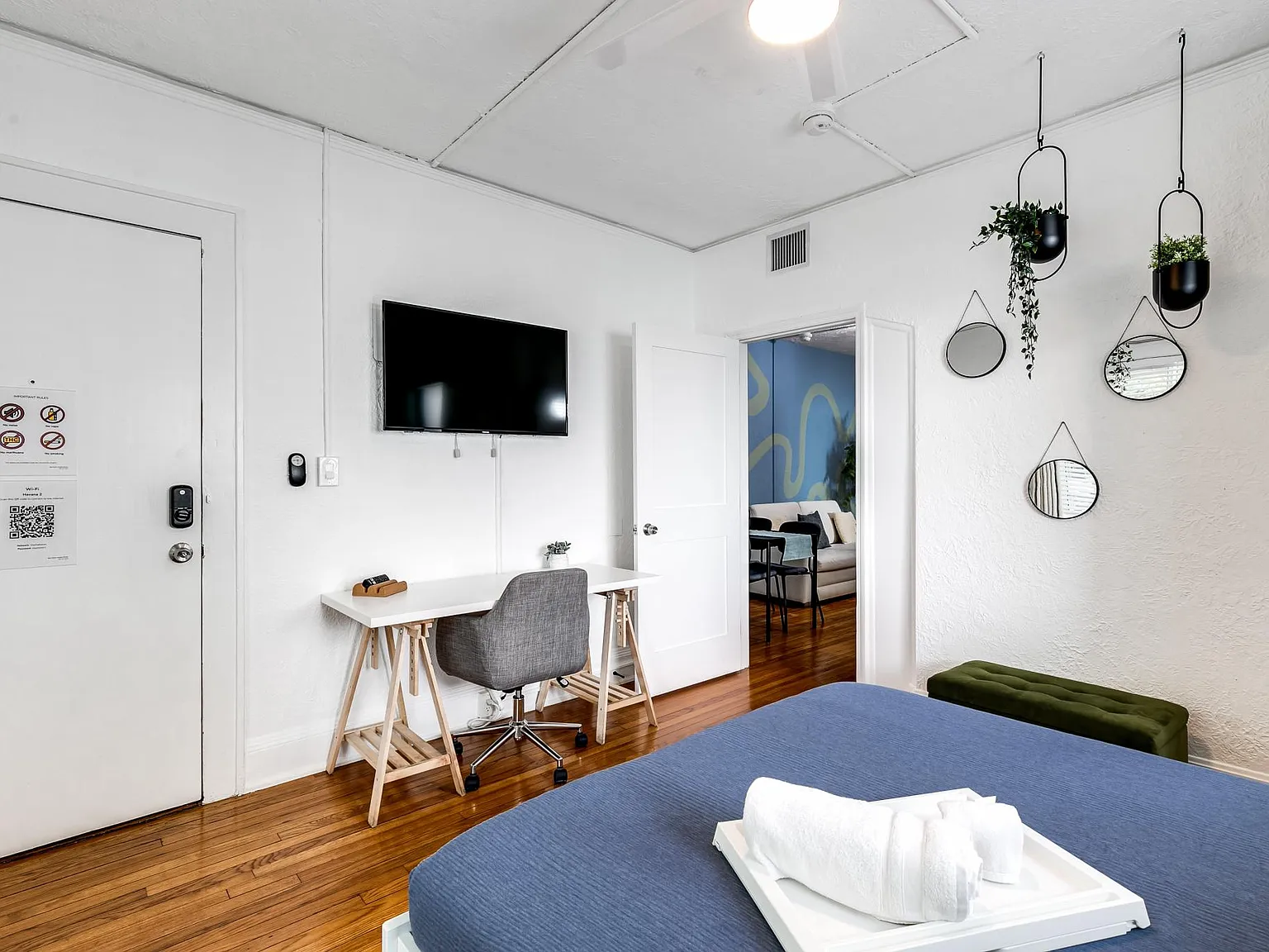 2 bed, 700 sqft, $2,200 — Photo 3