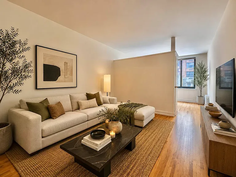 1570 1st Ave #3F — Photo 1