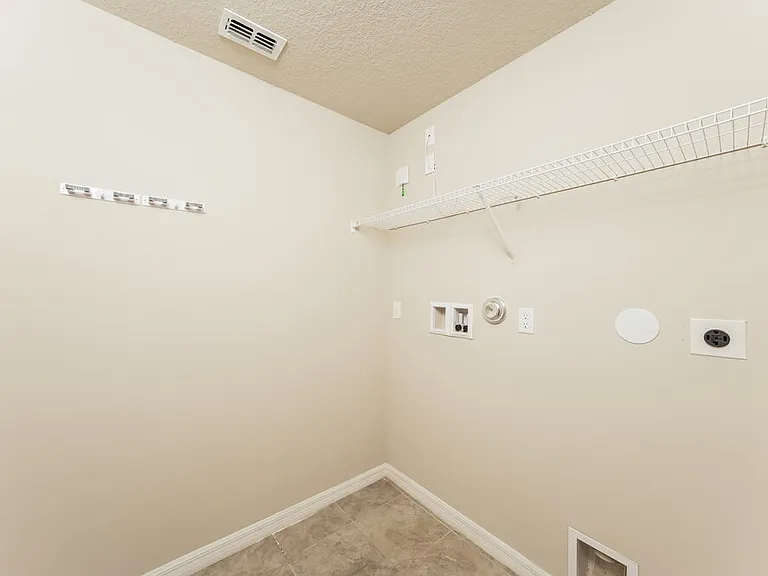 4030 Hot Springs Ave — Photo 8