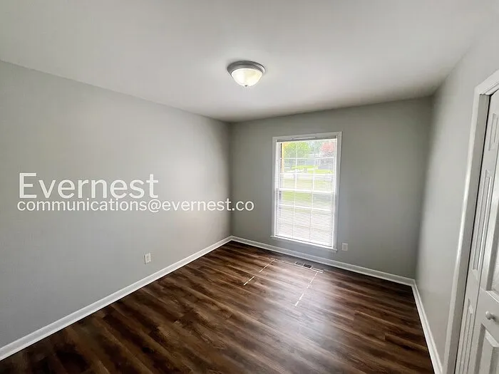 837 Britton Ave — Photo 9