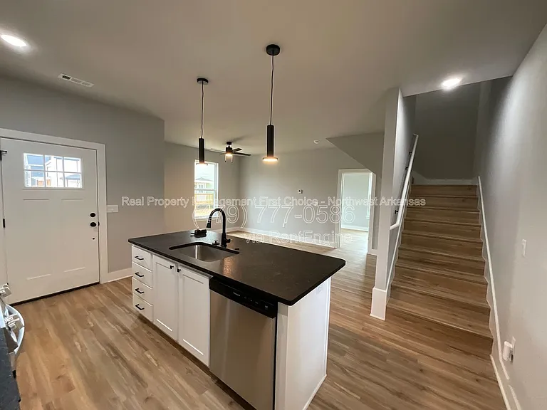 1042 S Laramie Hts — Photo 3