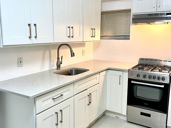 2nd image of 3284 Griswold Ave #4
