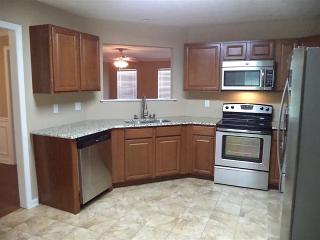310 Fox Hunters Ct — Photo 3