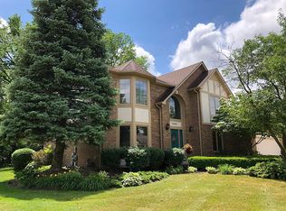 2886 Wagonwheel Dr, Troy, MI 48085