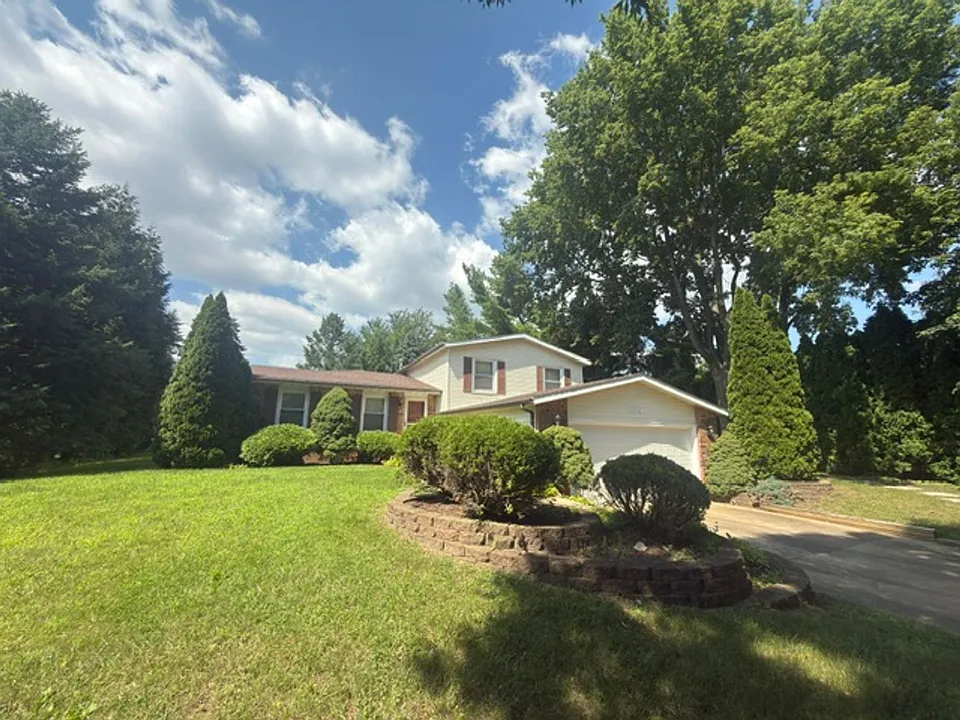 104 W McHenry St