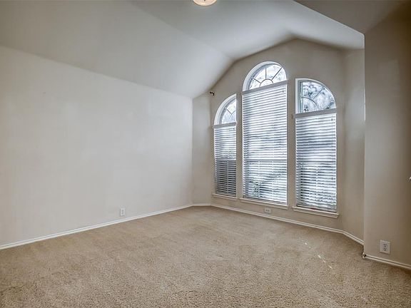 5th image of 8228 Livingston Ln