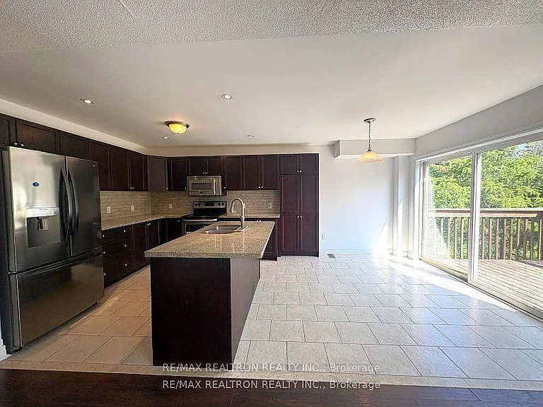 132 Bowen Dr — Photo 3
