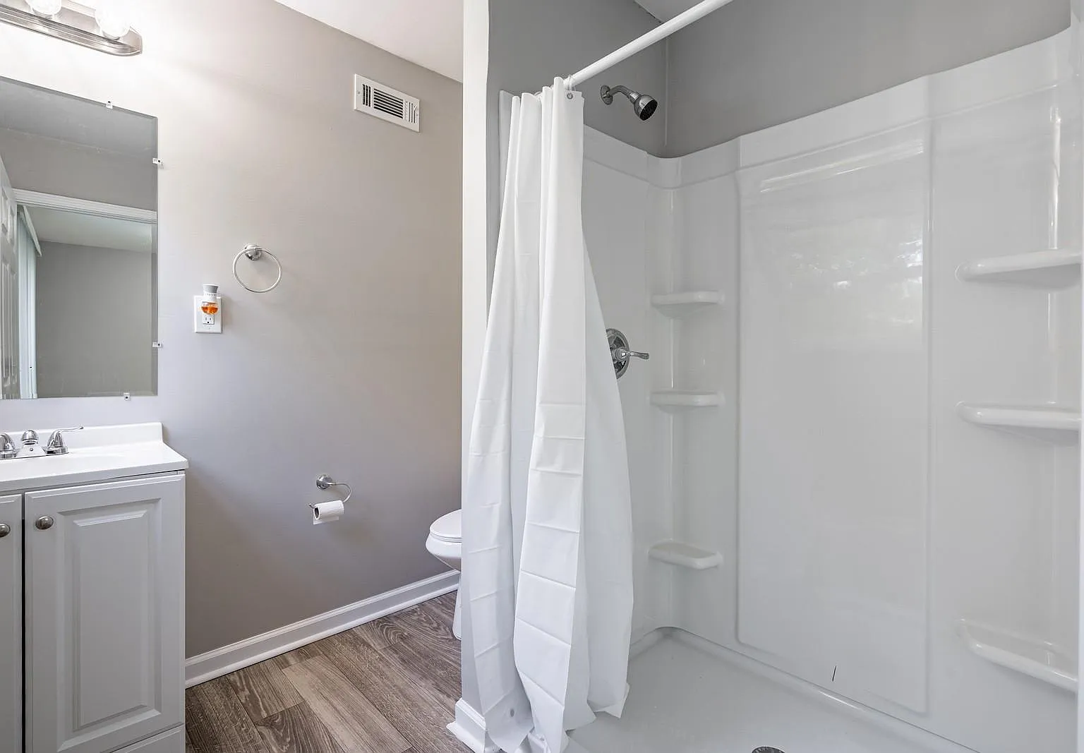 4 bed, 3.0 bath, 1000 sqft, $975 — Photo 3