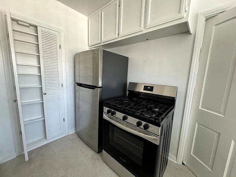 8951 Cynthia St — Photo 15