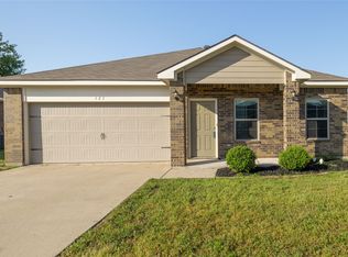 121 Mitchell Cir, Terrell, TX 75160