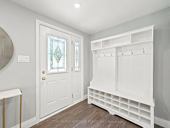 2nd image of 6 Lewin Cres