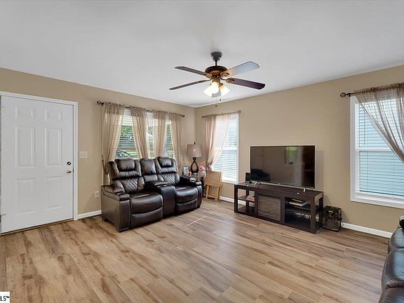 4th image of 106 Aisha St