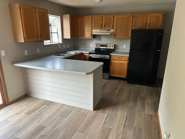 420 Clarke Dr — Photo 10