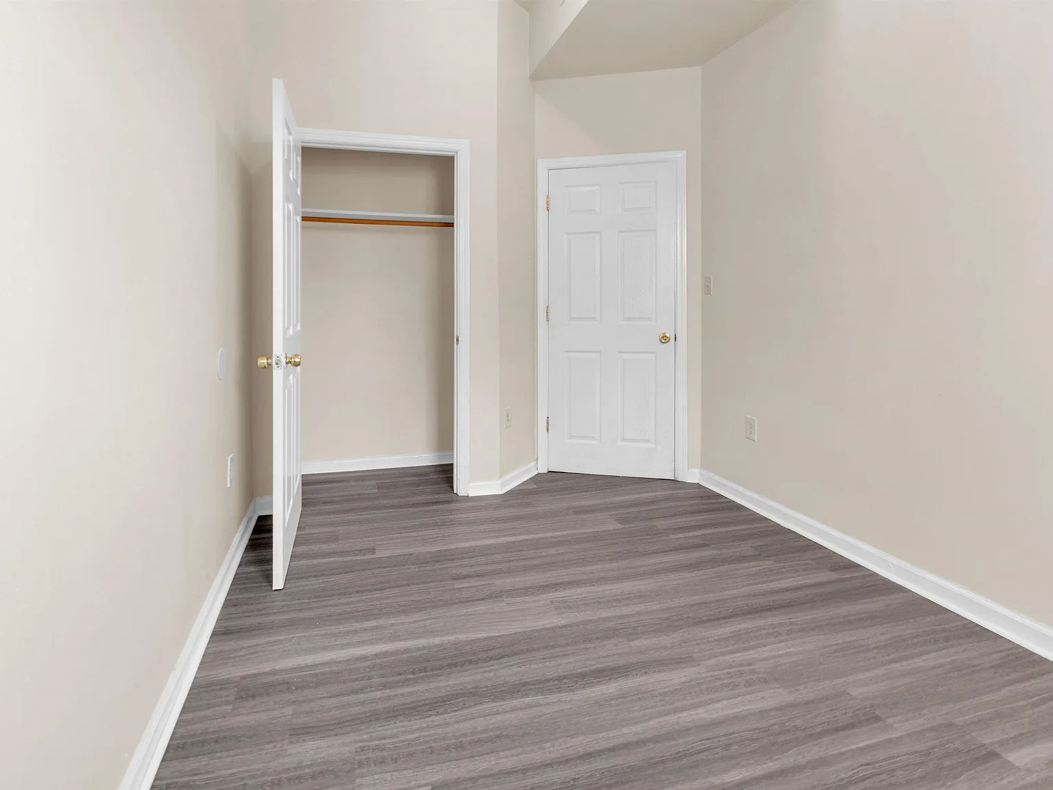2 bed, 1.0 bath, $2,200 — Photo 4
