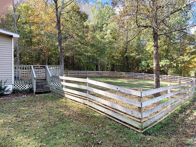 Garrett Dr — Photo 2