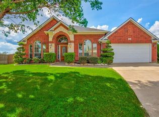 536 Richmond Park Ln, Fort Worth, TX 76140