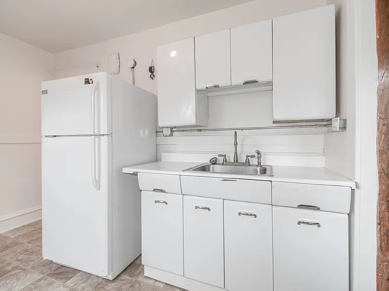 1110 Saint Paul St — Photo 10