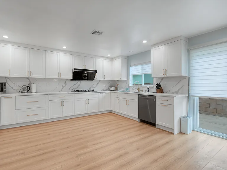 3815 Oakdale Ave — Photo 5
