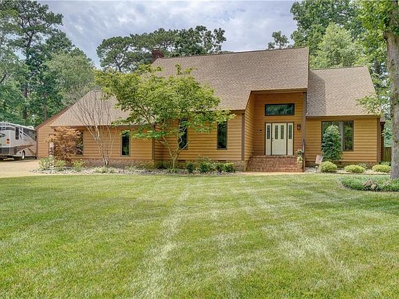 2nd image of 201 Edgehill Ln