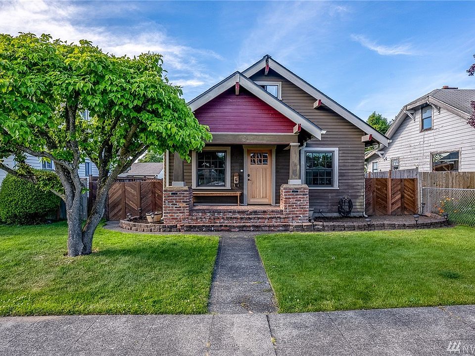 1928 craftsman charmer with an inviting covered front porch, wide brick steps and columns with brick accents. This home features 2 bedrooms, 1 full bath, and 896 sq. ft. interior.