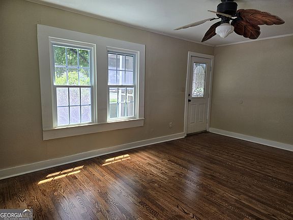 3rd image of 113 Maple St