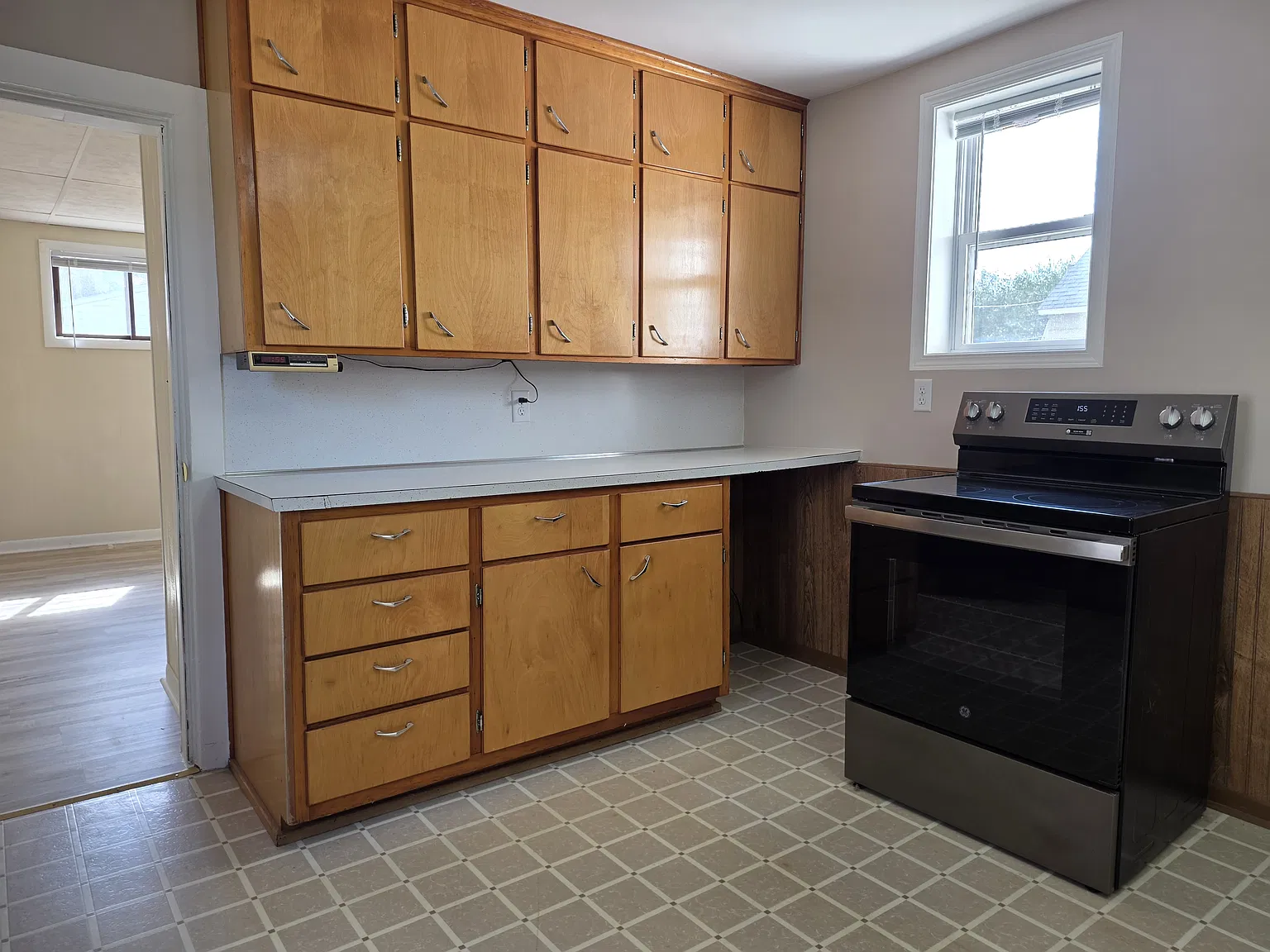 821 W 5th St — Photo 2