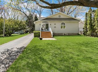 1413 3rd St, Winthrop Harbor, IL 60096