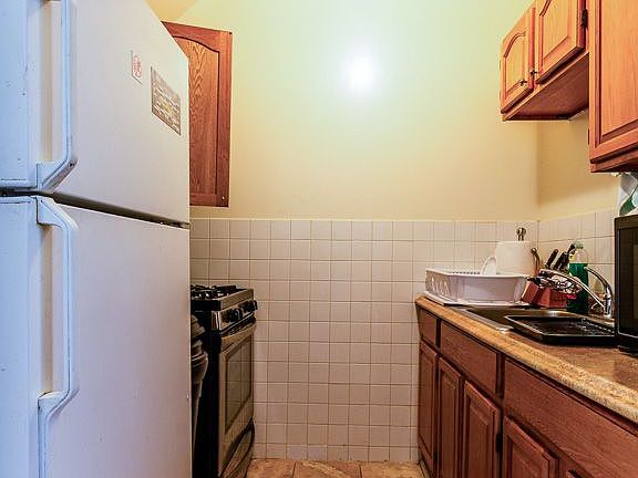 5th image of 965 Rogers Ave #6