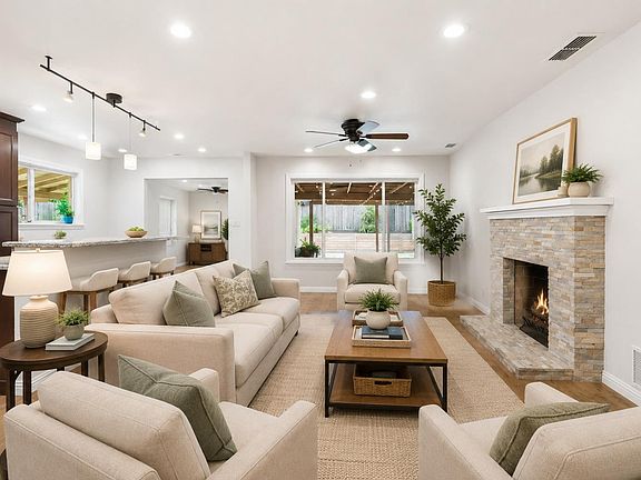 3rd image of 1109 Coloma Way