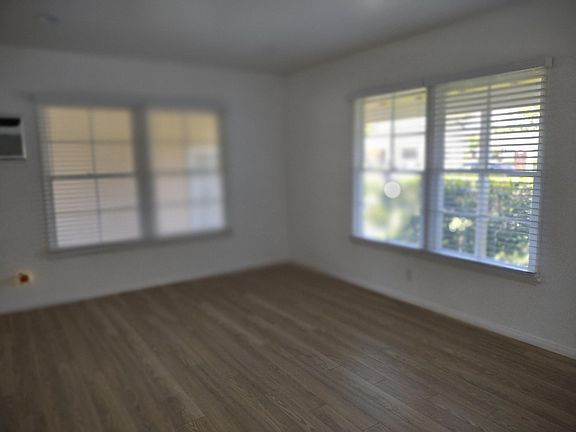 3rd image of 4911 Greenbush Ave