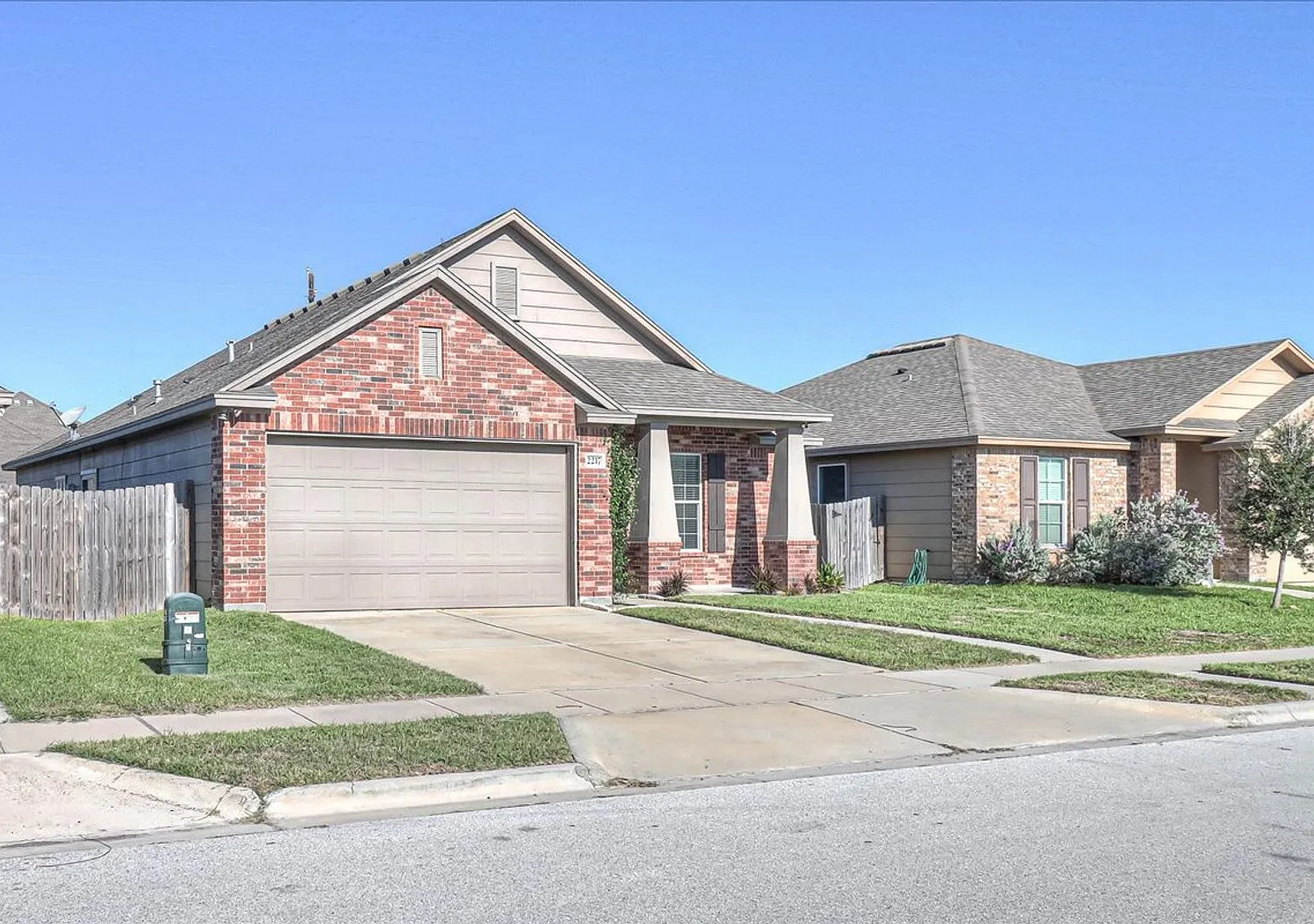 2217 Ibis - 4/Bed 2/Bath - $2425/month — Photo 2