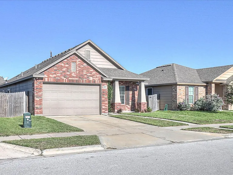 2217 Ibis — Photo 2