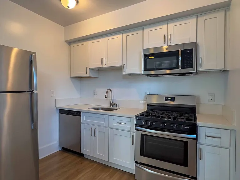 2330 Union St — Photo 3