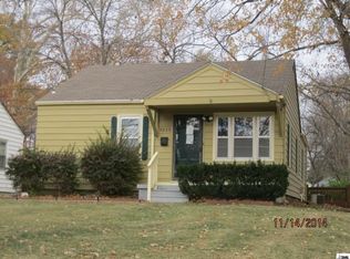 3220 SW 11th St, Topeka, KS 66604