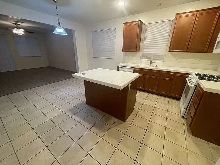 14190 Blackstone St — Photo 19